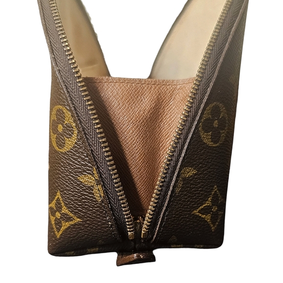 LOUIS VUITTON TROUSSE DEMI RONDE 23 BAG - Picture 9 of 12